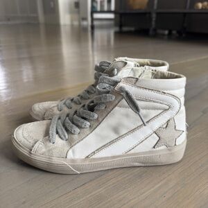 KHigh-Top Sneakers in White and Gray